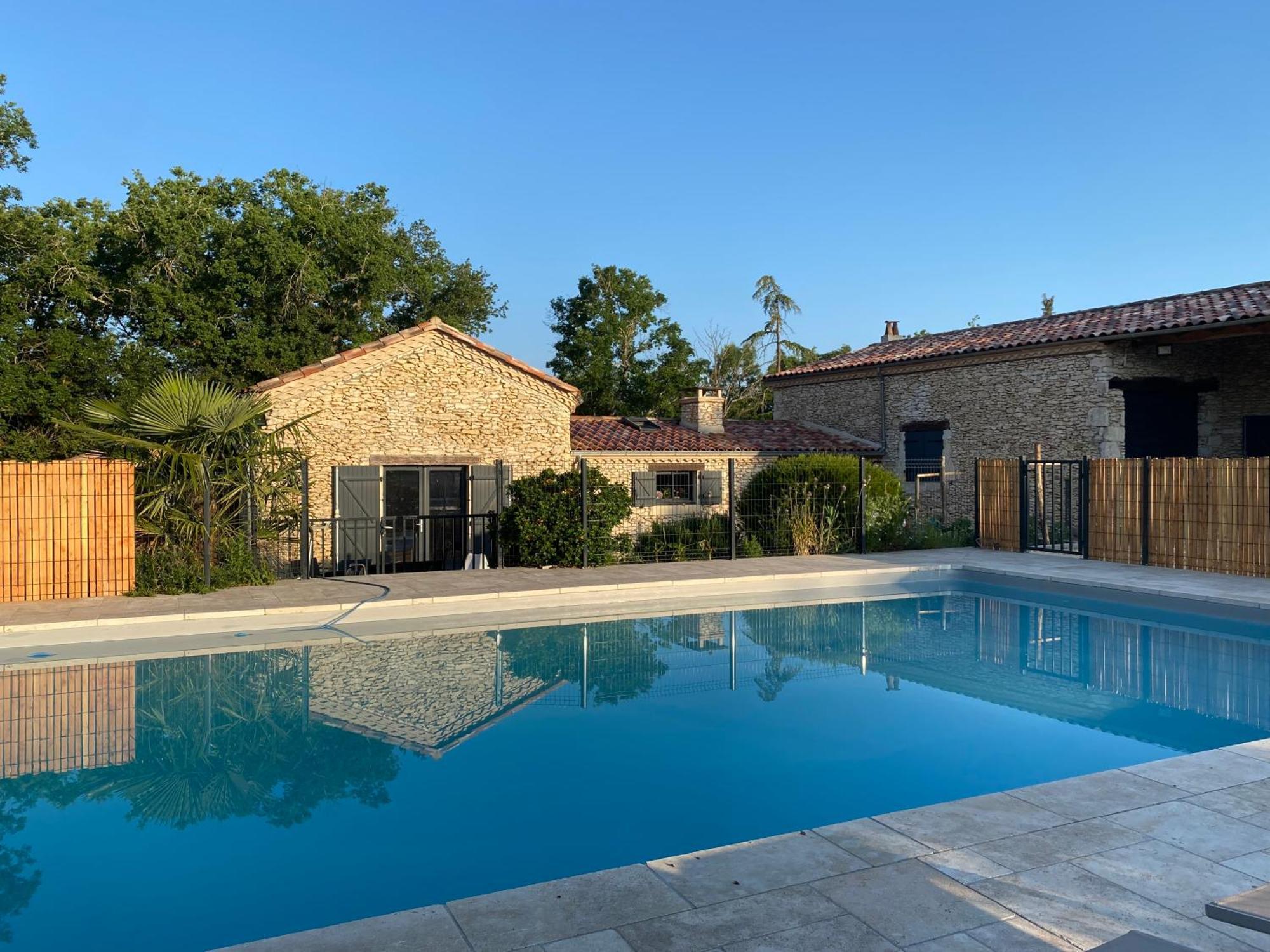 Hotel Coulonges Savignac-sur-Leyze Zewnętrze zdjęcie